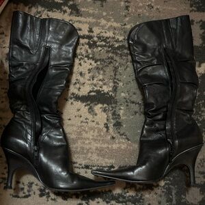 Heeled boots